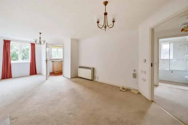 1 Bedroom Retirement Apartment Near Lift