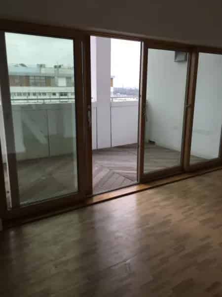 Luxury Penthouse Flat near Westfield Shopping Centre
