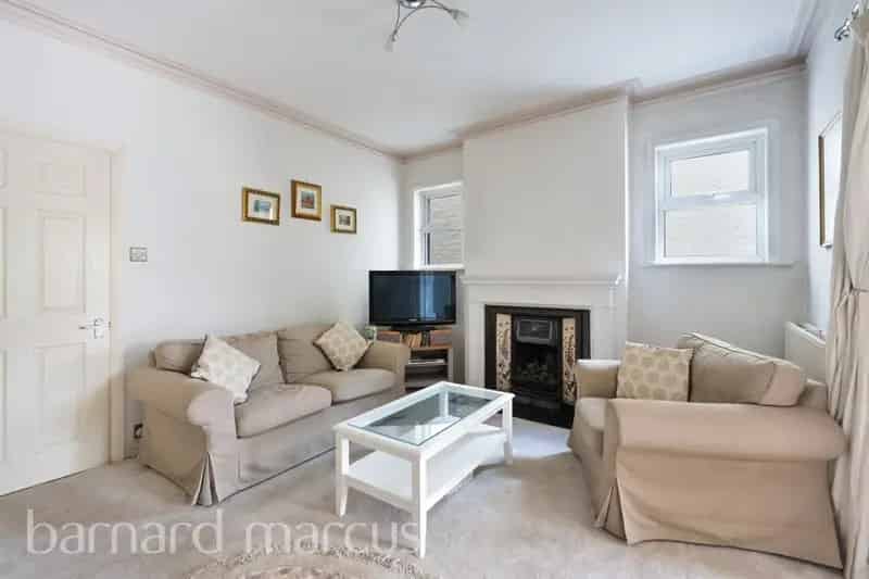 Ground Floor Maisonette near Surbiton Tolworth Stations