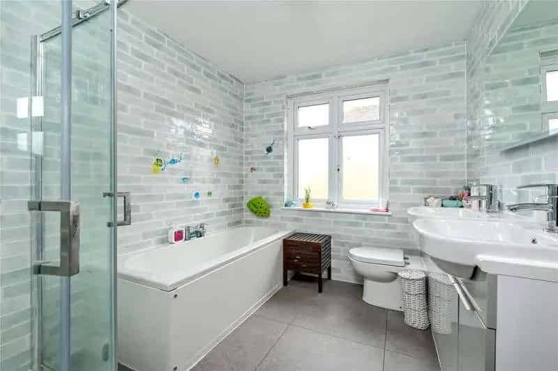4 Bed Detached House for Sale Near Camberley
