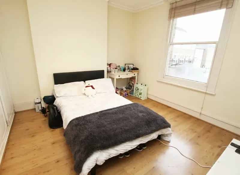 Spacious One Bedroom Conversion Apartment Kew Road Richmond