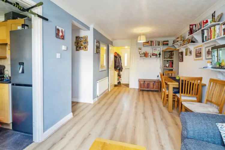 Three Bedroom Semi-Detached House Willen Park Milton Keynes