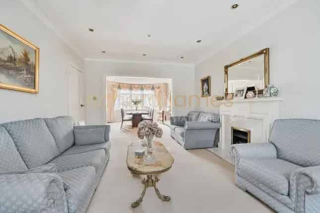 Detached Family Home for Sale Mill Hill NW7