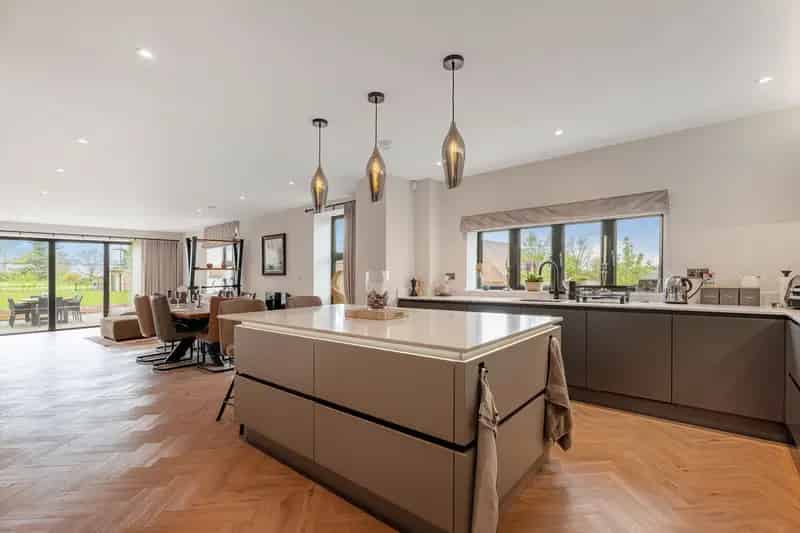 6-Bedroom Detached Farmhouse with 6 Acres