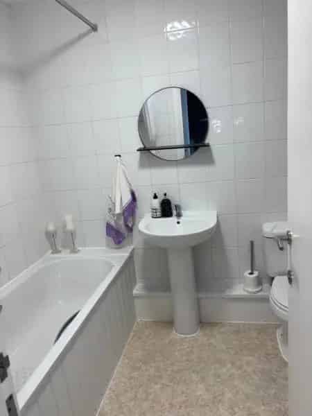 Sandgate Beach Apartment 2 Beds Parking