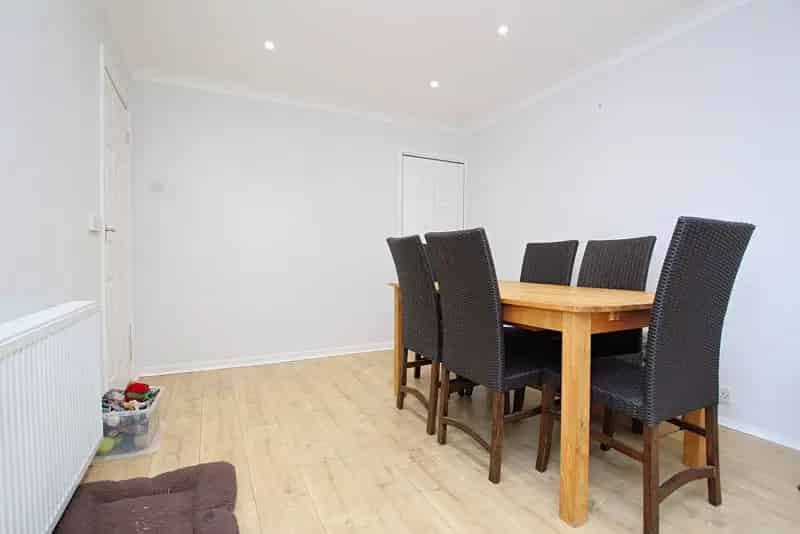 3 Bedroom Bungalow House to Rent Mile Oak