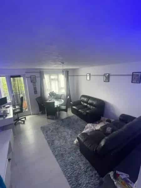 Flat For Rent , Rochford, England