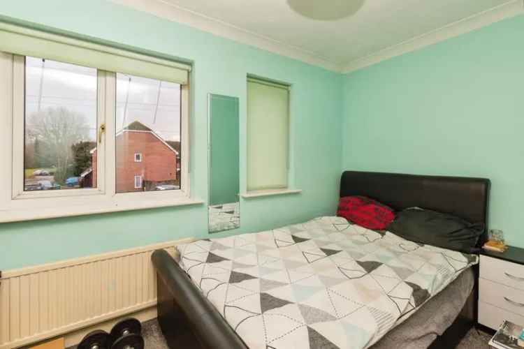2 Bed House with Garden and Parking