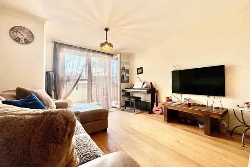 2 Double Bedroom Apartment with Private Balcony and En Suite