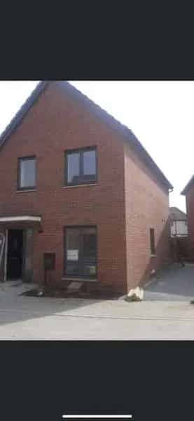 3 Bed House Near Schools and Shops