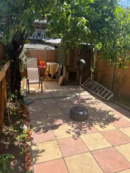 4 Bedroom House 3 Floors Front and Back Garden