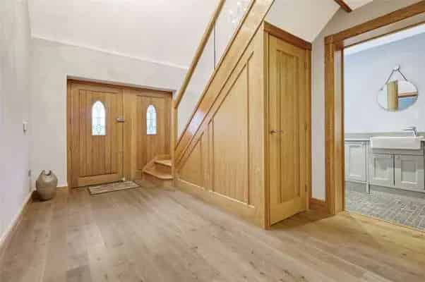 Equestrian Property with 5.53 Acres and Modern Amenities