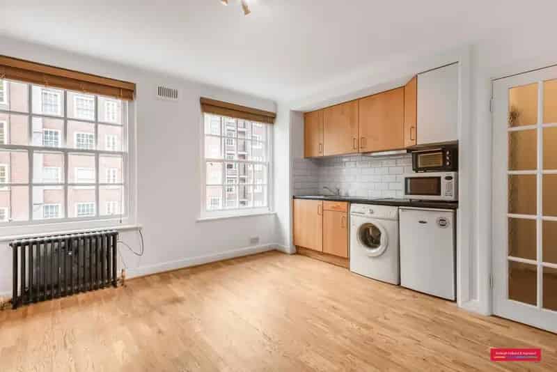 Hyde Park Studio Flat - Newly Decorated