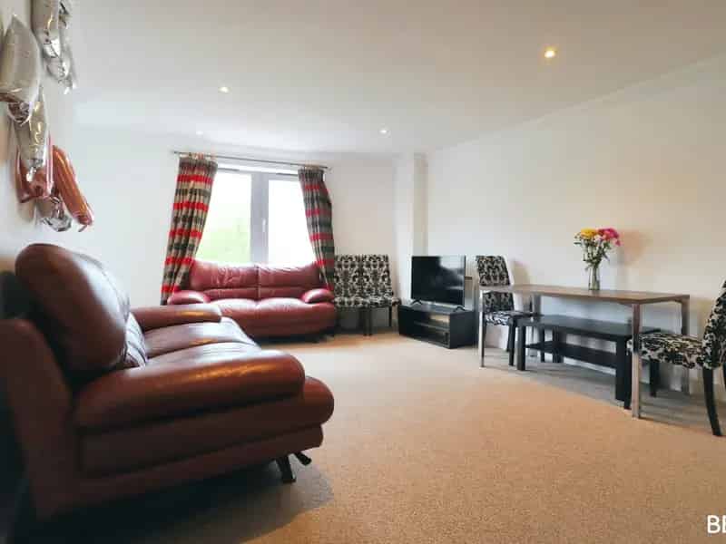 2 Double Bed Apartment Cardiff Bay Investment Opportunity