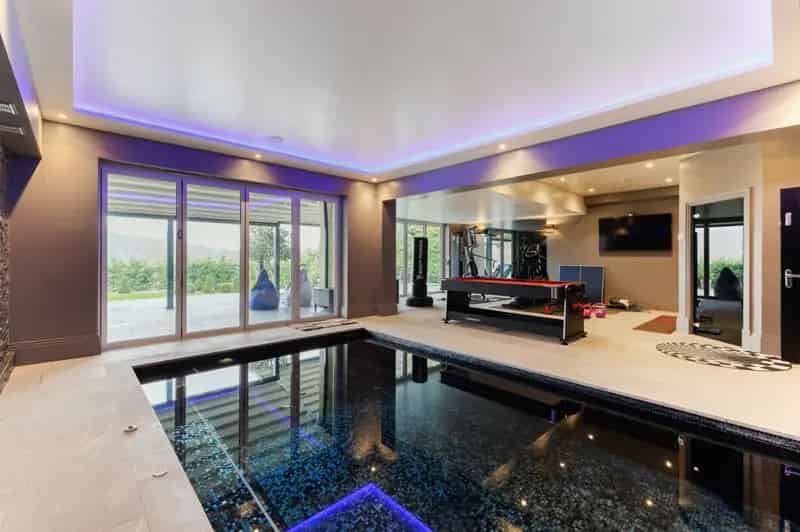 7 Bedroom Detached House for Sale in Chipstead