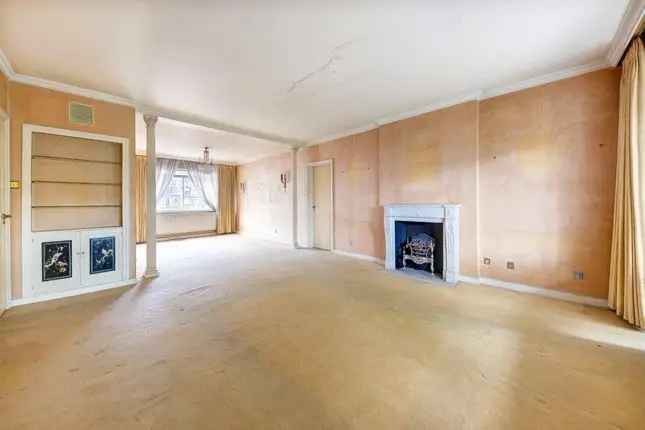 Flat for sale in Gloucester Square, Hyde Park Estate, London W2