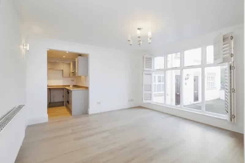 Two Bedroom Apartment Victoria Park Gated Parking Modern