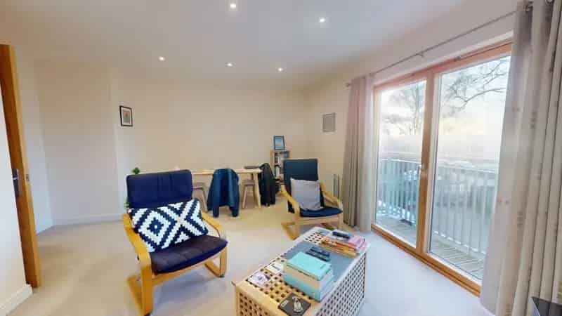 2 Bedroom Flat For Sale Near Train Station