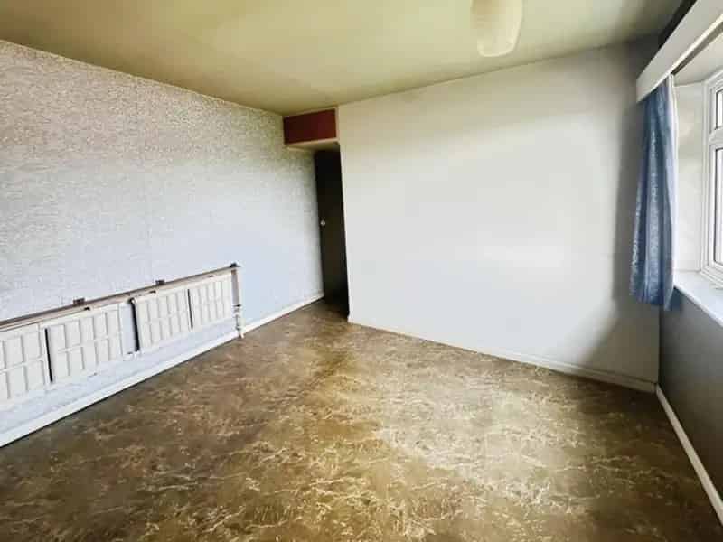 4 Bed Detached House For Sale - Needs Modernisation