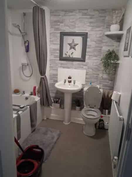 One Bed Flat with Balcony Close to Amenities