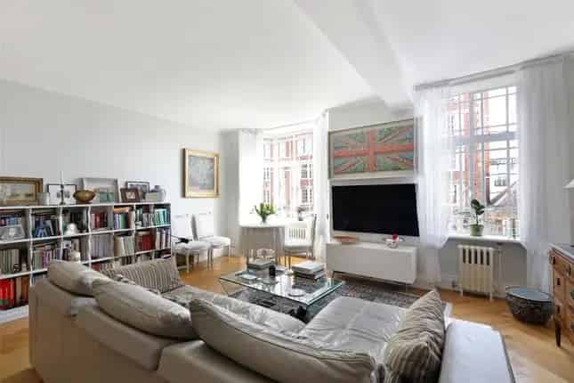 4 Bedroom Apartment for Sale in Queensway Bayswater W2