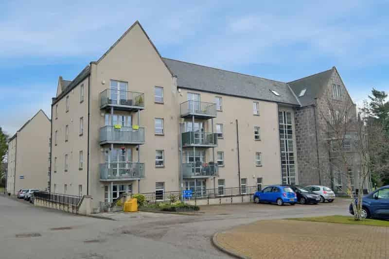 Two-Bedroom Top Floor Retirement Apartment with Balcony and Parking