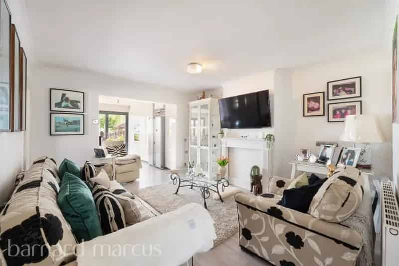 3 Bed Semi-Detached Bungalow Worcester Park