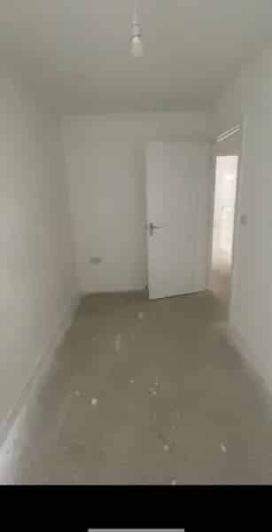 Spacious 2-Bed Flat Near Shops and Schools