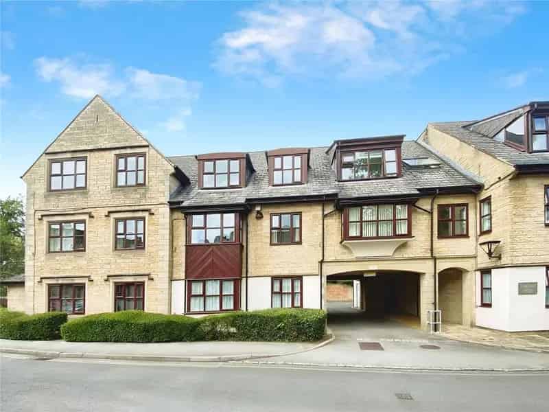 2 Bedroom Apartment for Sale in Cirencester GL7