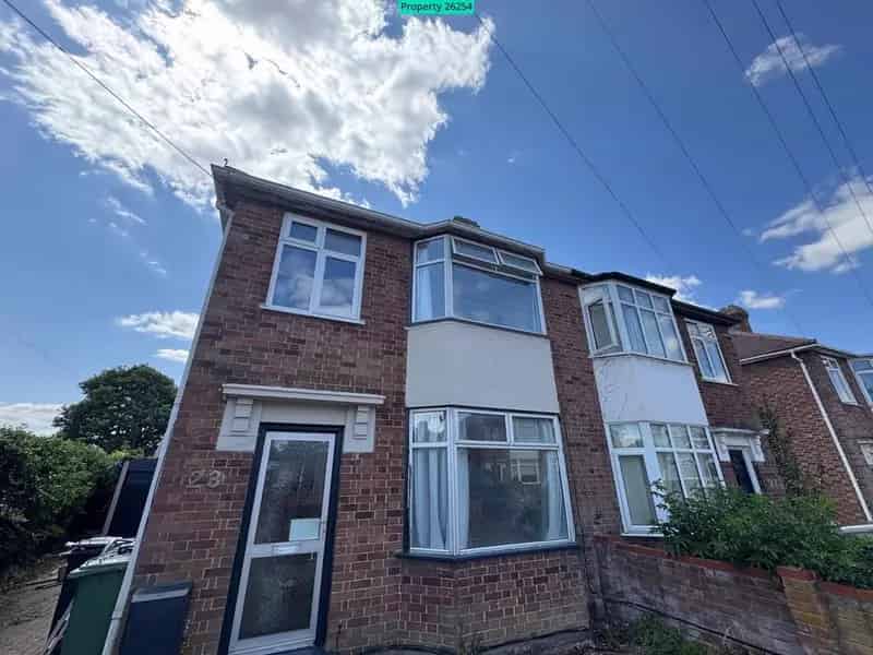 3 Bedroom Semi-Detached House to Rent