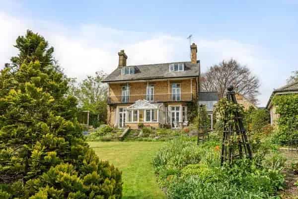 Montaigne Stamford Family Home for Sale