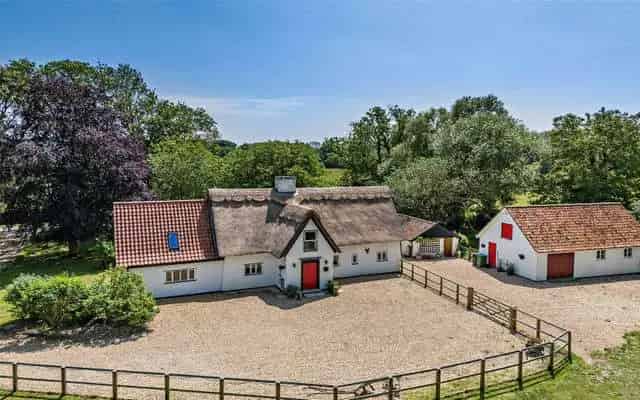 Hawthorn Farm: 3-Bed Character Home with Modern Kitchen & 3.15 Acres