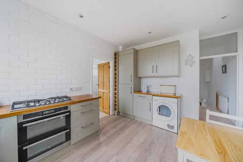 3 Bedroom Maisonette Near Tooting Broadway