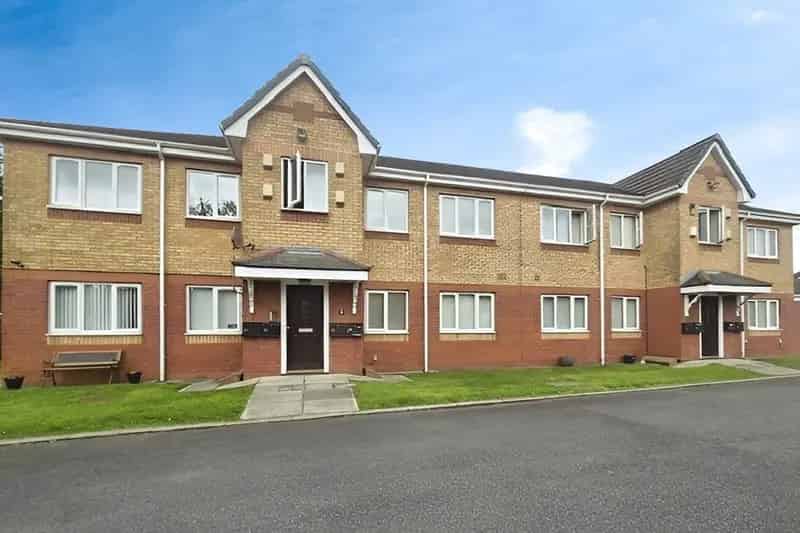 2-Bed Flat for Sale Near Schools and Parks