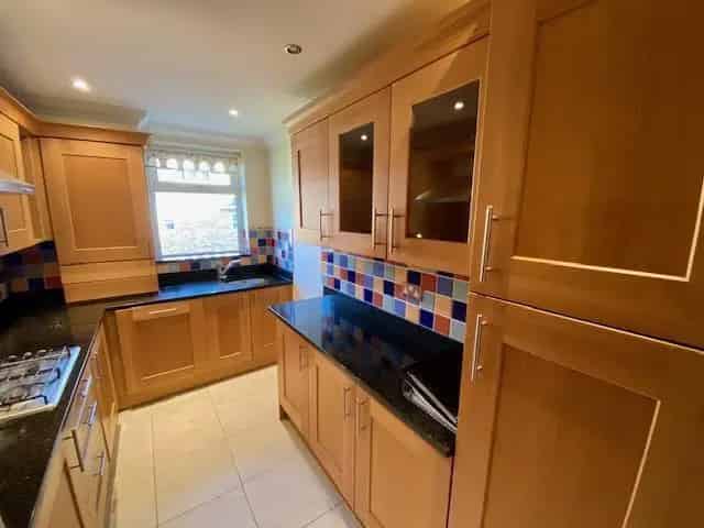 2-Bedroom Apartment  En-Suite Modern Kitchen Allocated Parking Communal Gardens