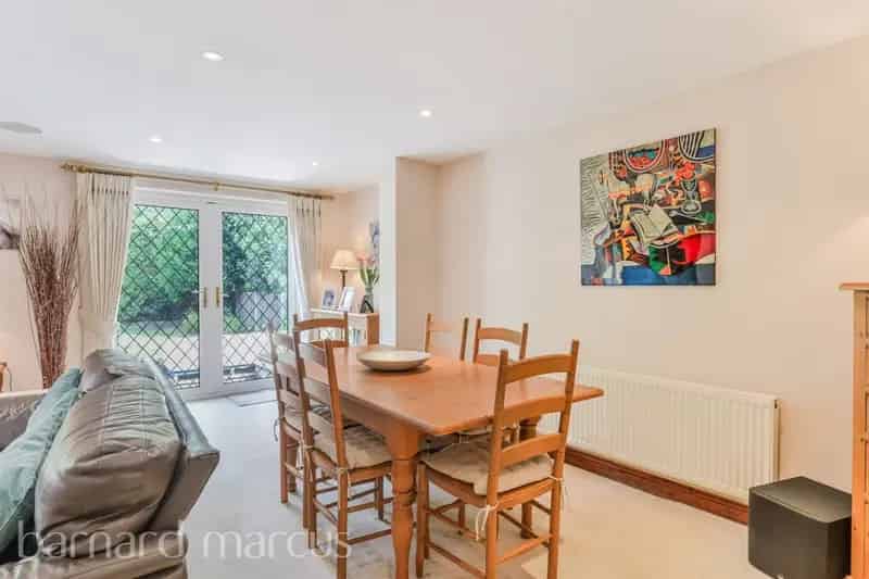 Spacious Family Home near Epsom Town Centre