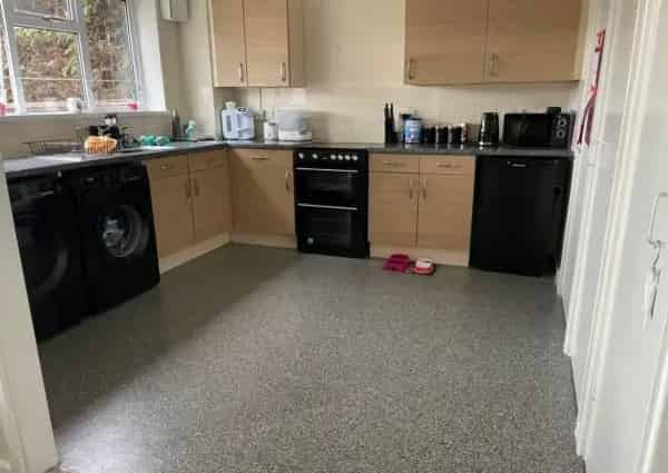 2 Bed Ground Floor Flat with Garden Parking Near Park