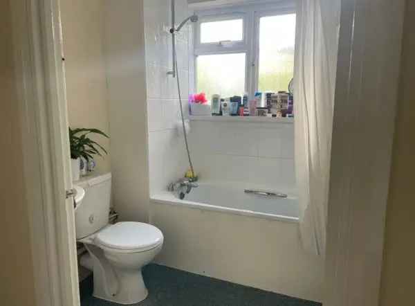 Flat For Rent in East Hampshire, England