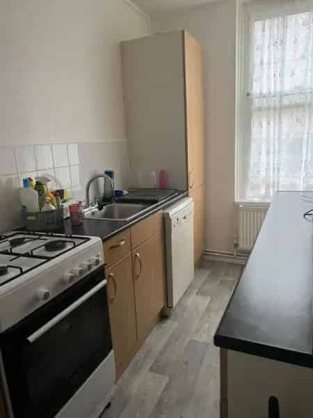 2 Bedroom Flat Near Central London Right to Buy Available