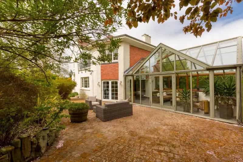 6 Bedroom House For Sale