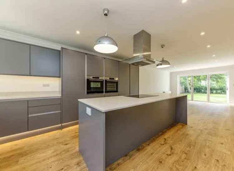 Four Double Bedroom Detached Family Home For Rent