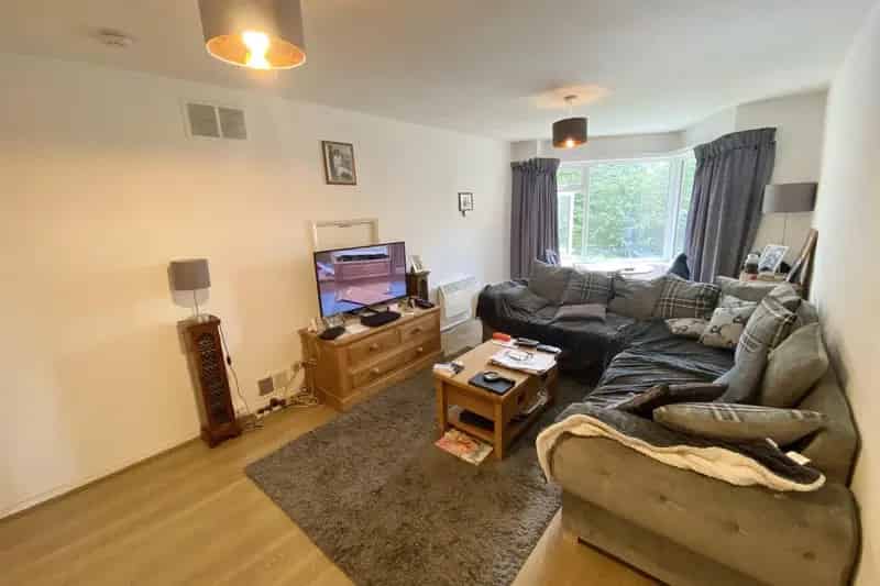 2 Bed Apartment Moortown Leeds Private Parking Garage Available End Sept