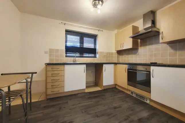 Flat to rent in Broadway, Adamsdown CF24