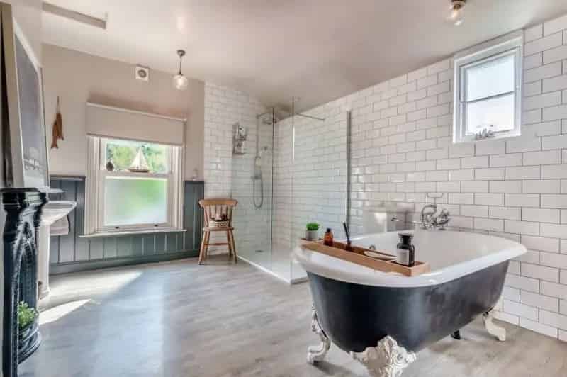 4 bed house for sale