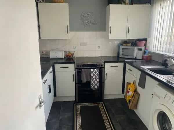 2 Bedroom Maisonette Near Town Center