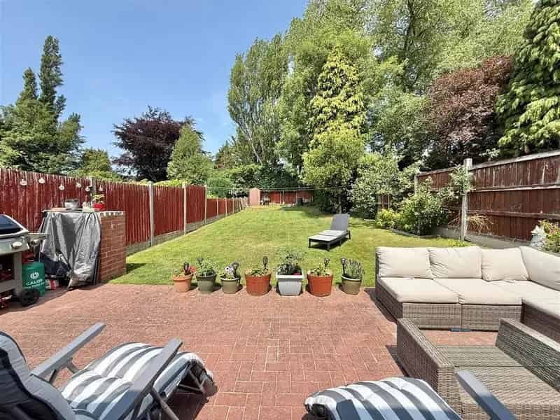 5 Bedroom Semi Detached House For Sale
