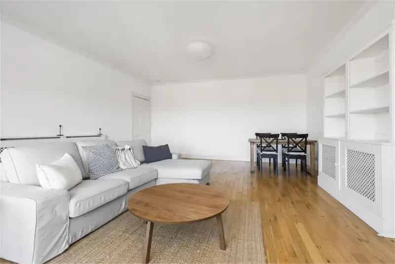 3 Bed Top Floor Flat West End Edinburgh