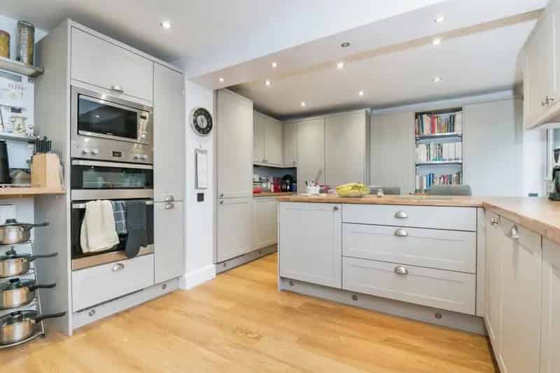5 Bedroom House in Halterworth, Romsey Near Popular Schools