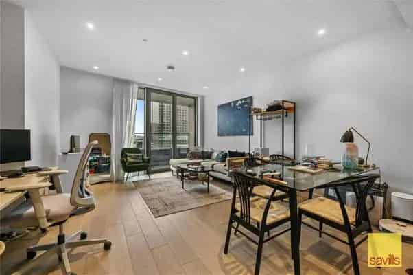 Luxury Canary Wharf Apartment with Terrace and Amenities
