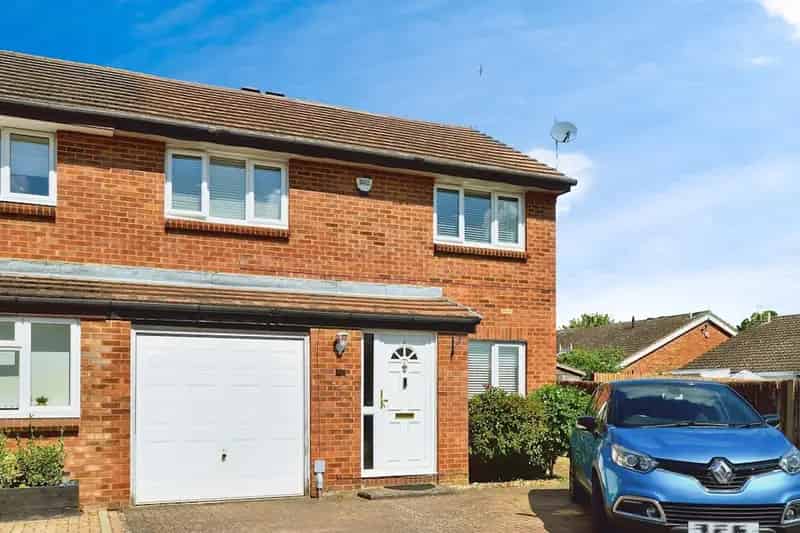 Three Bedroom Semi-Detached House Near Sandringham School